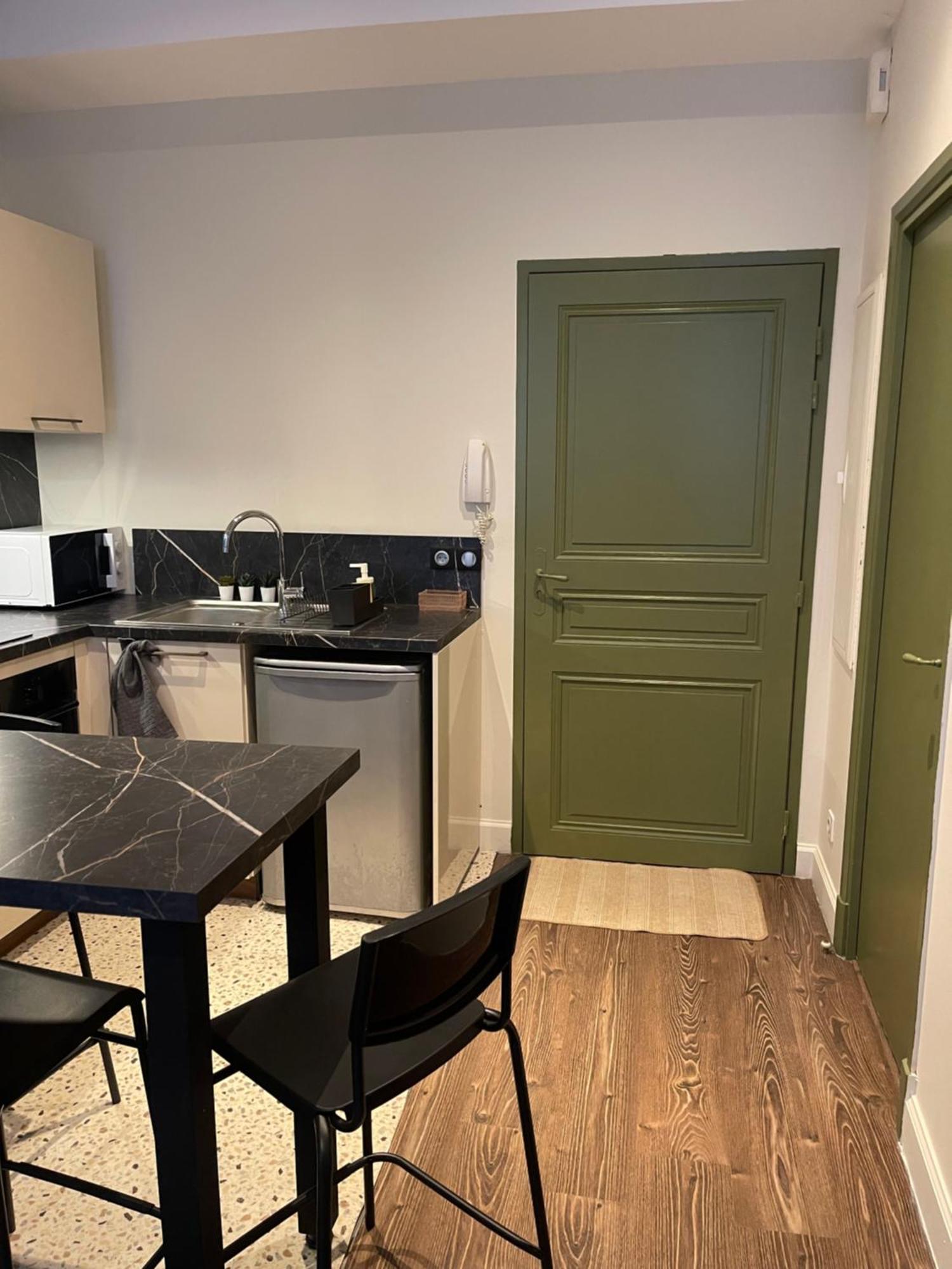 Appartement Au Coeur Du Centre Ville De Carcassonne Exteriör bild