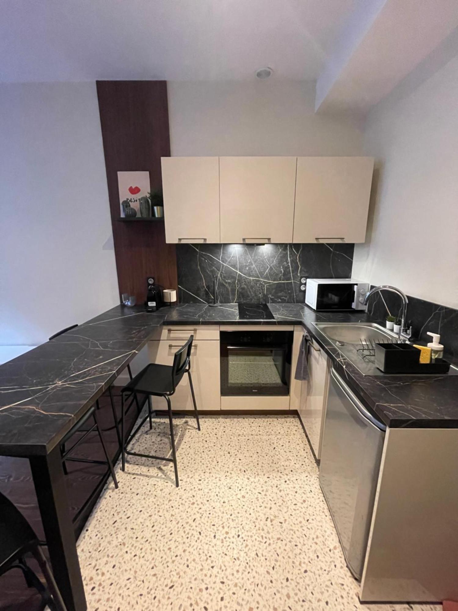 Appartement Au Coeur Du Centre Ville De Carcassonne Exteriör bild