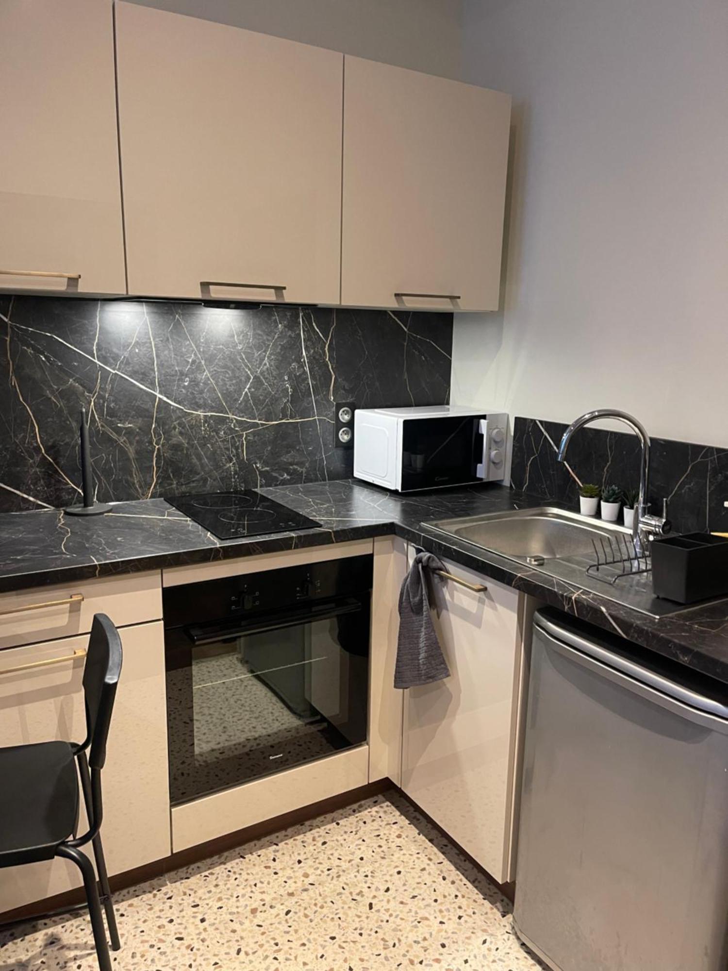 Appartement Au Coeur Du Centre Ville De Carcassonne Exteriör bild