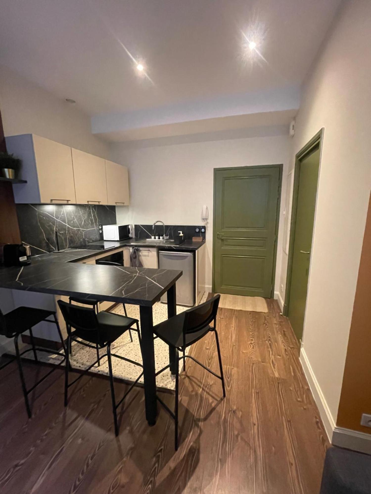 Appartement Au Coeur Du Centre Ville De Carcassonne Exteriör bild